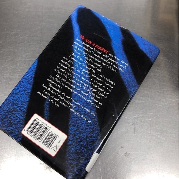 The Pack by: Elisa Carbone, hardback book - Picture 6 of 6